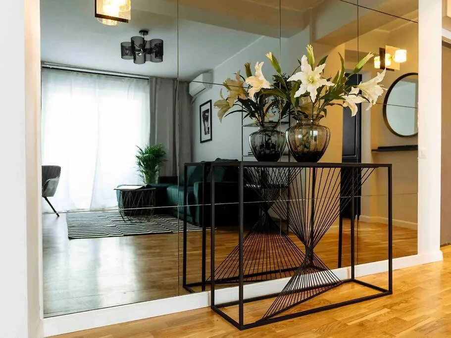 아파트 Sunny Large Flat - Top Location - Charming Balcony 부쿠레슈티