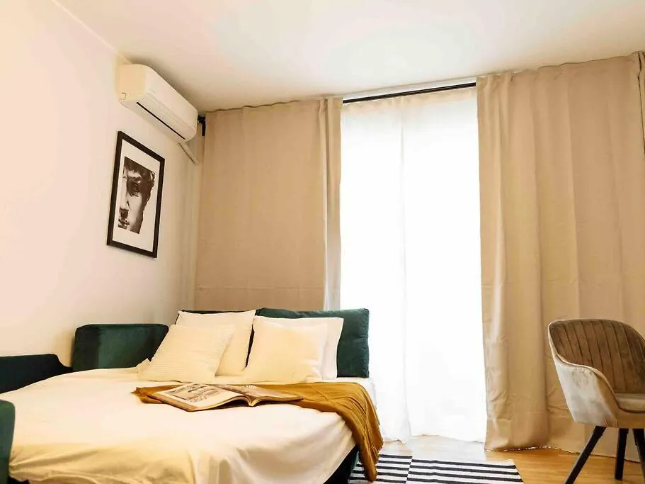 Sunny Large Flat - Top Location - Charming Balcony 부쿠레슈티 아파트