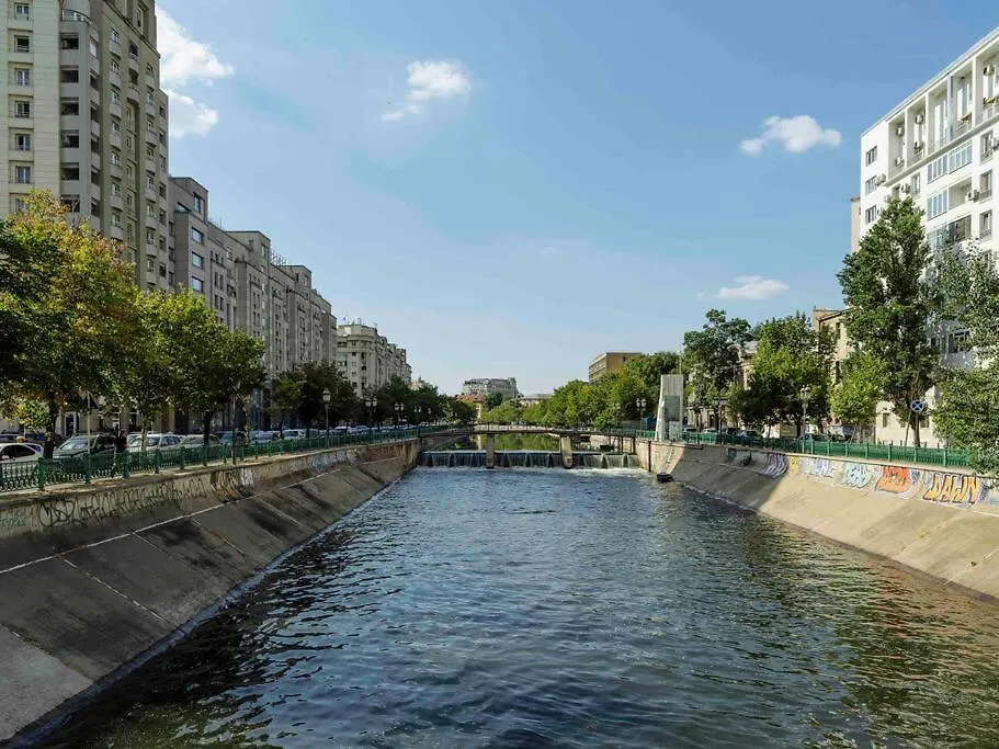 아파트 Sunny Large Flat - Top Location - Charming Balcony 부쿠레슈티
