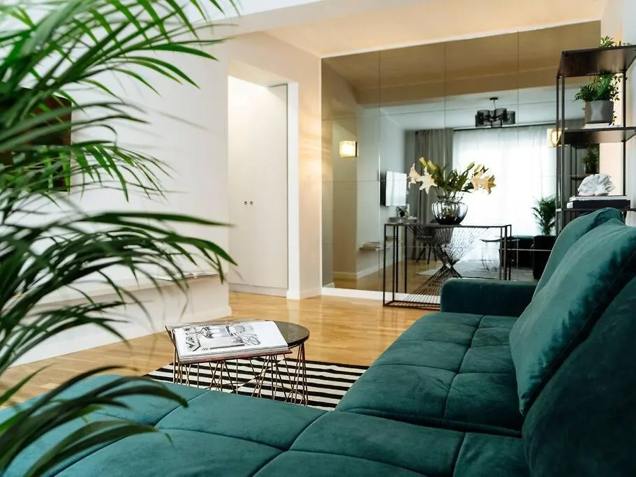Sunny Large Flat - Top Location - Charming Balcony 부쿠레슈티