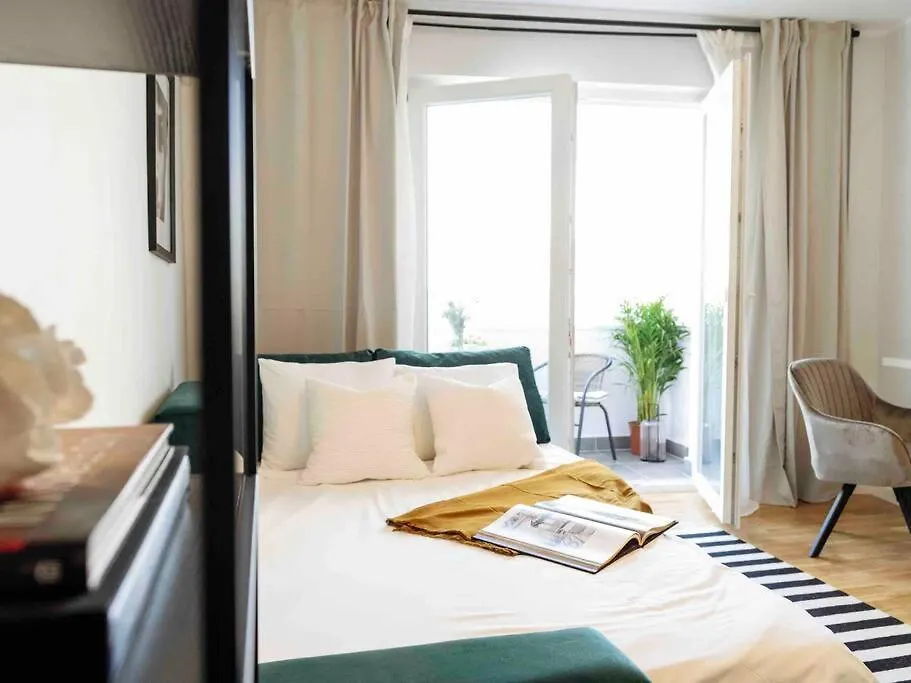Sunny Large Flat - Top Location - Charming Balcony 부쿠레슈티 아파트