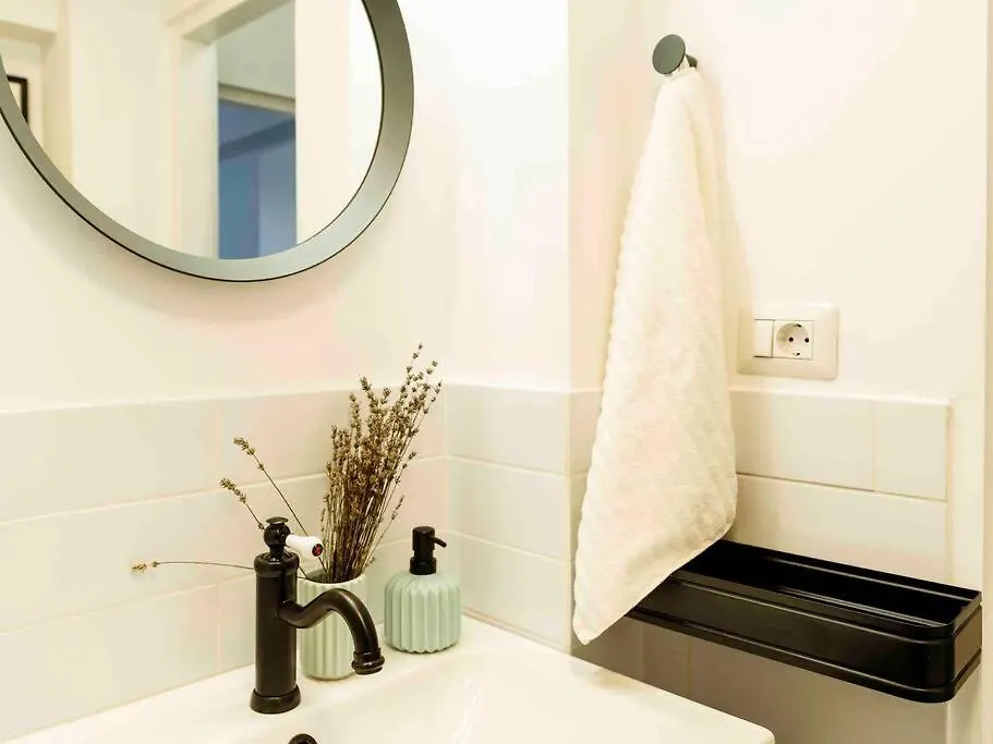 Sunny Large Flat - Top Location - Charming Balcony 부쿠레슈티