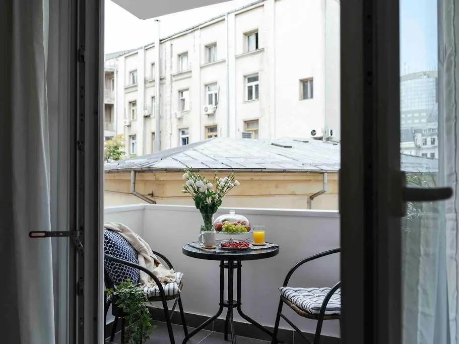 Appartement Sunny Large Flat - Top Location - Charming Balcony Bucarest