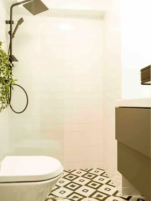 Sunny Large Flat - Top Location - Charming Balcony Bucarest 0*,  Roumanie